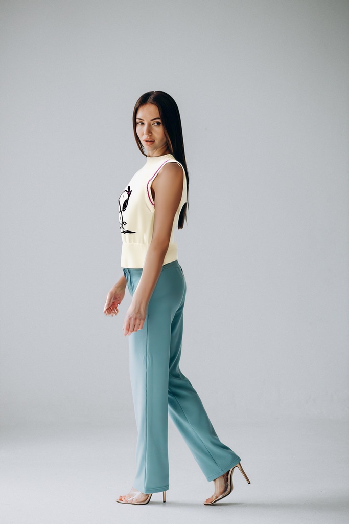 person_10_woman_model__garment_09_vest_snoopy_tennis.jpg