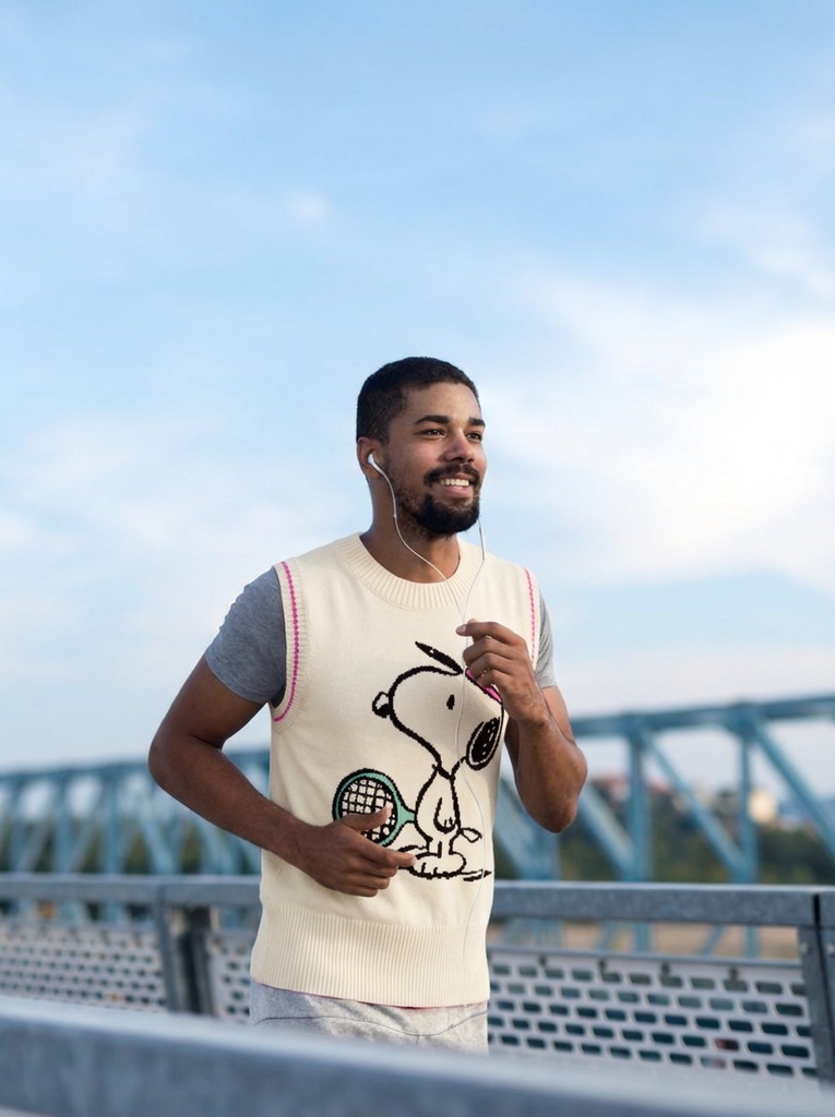 person_01_athlete_running__garment_09_vest_snoopy_tennis.jpg