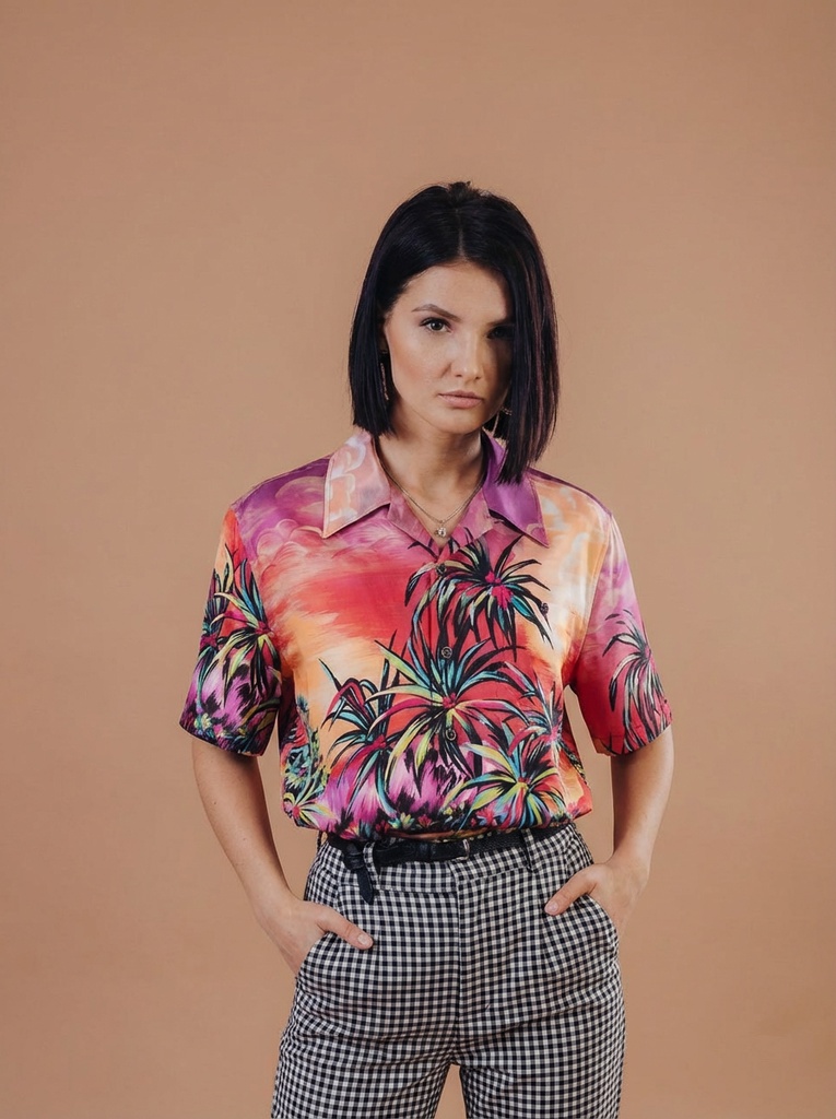 person_02_business_woman_cream__garment_03_shirt_dolce.jpg