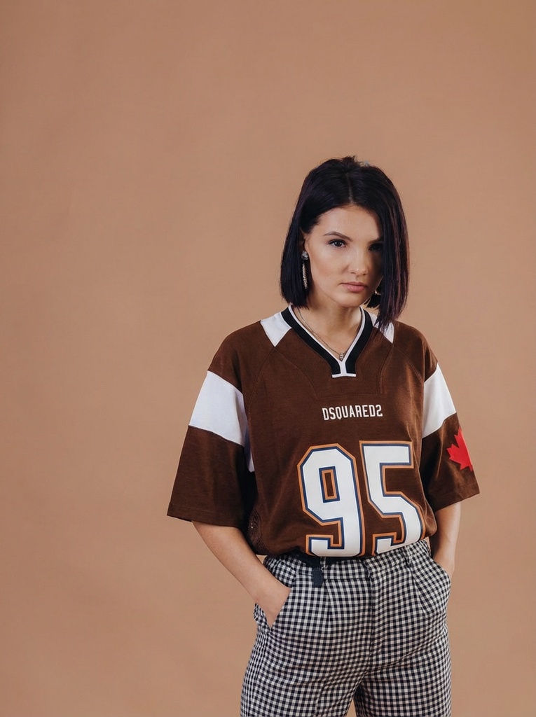 person_02_business_woman_cream__garment_07_jersey_dsquared.jpg