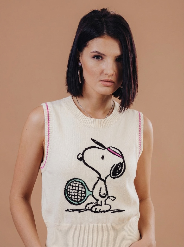 person_02_business_woman_cream__garment_09_vest_snoopy_tennis.jpg