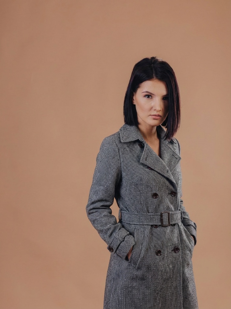 person_02_business_woman_cream__garment_15_overcoat_woolen.jpg