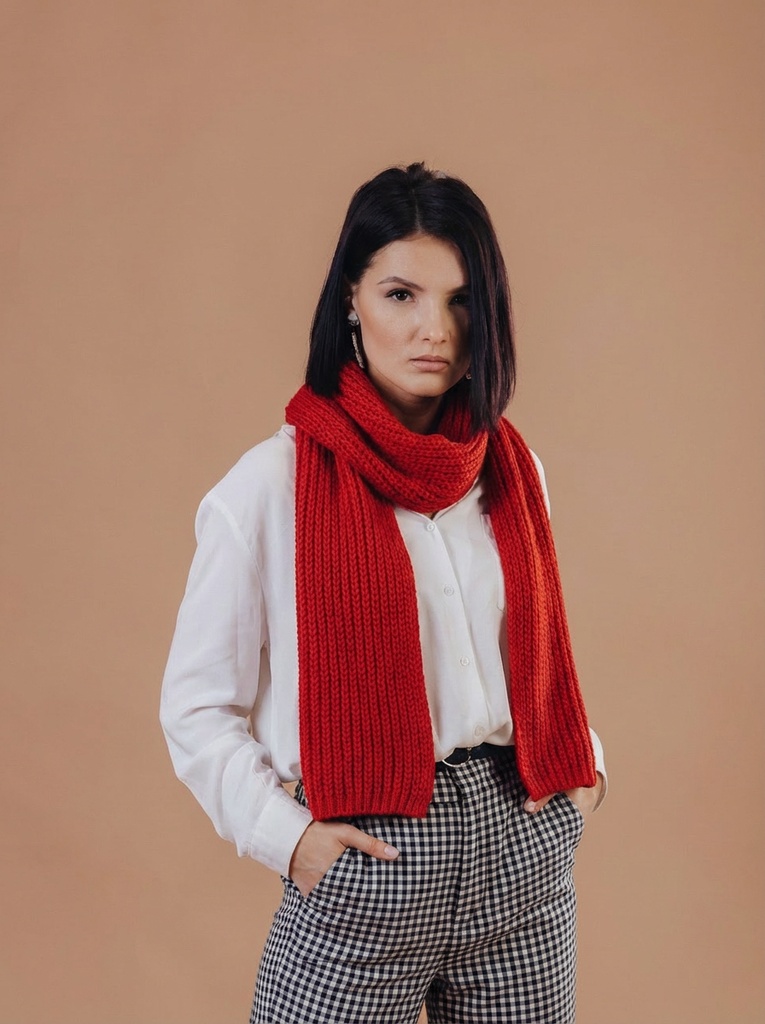 person_02_business_woman_cream__garment_16_generic_adobe.jpg