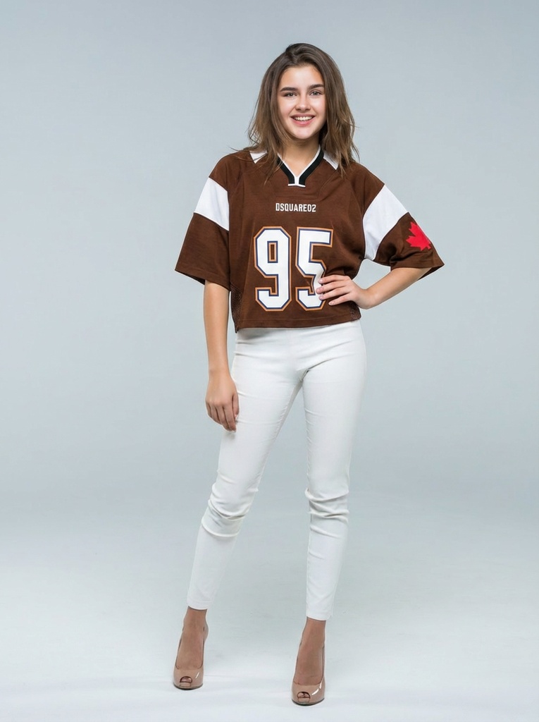 person_03_business_woman_white_bg__garment_07_jersey_dsquared.jpg