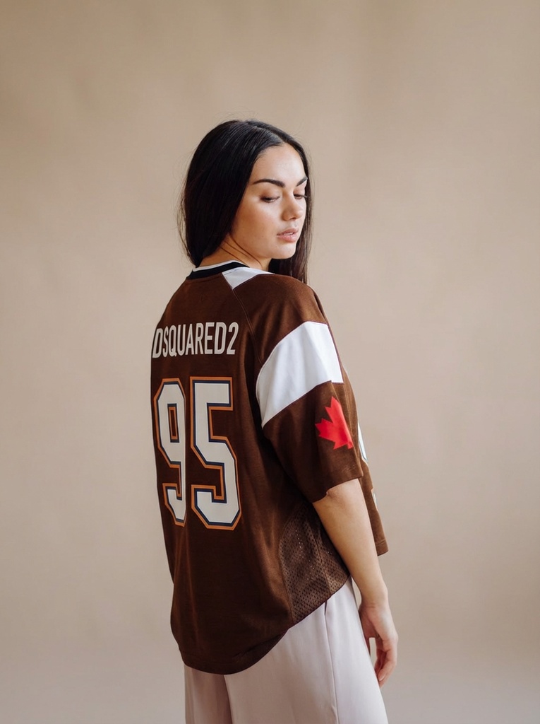 person_04_fashion_portrait_woman__garment_07_jersey_dsquared.jpg