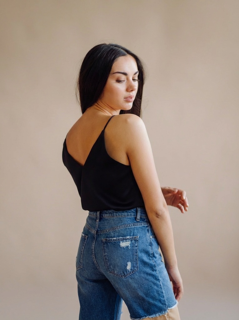 person_04_fashion_portrait_woman__garment_11_jeans_patchwork.jpg