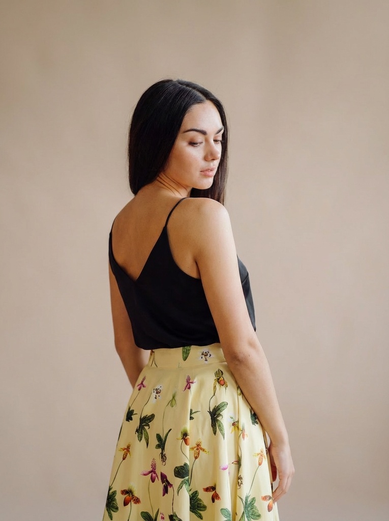 person_04_fashion_portrait_woman__garment_13_skirt_orchid_maxi.jpg