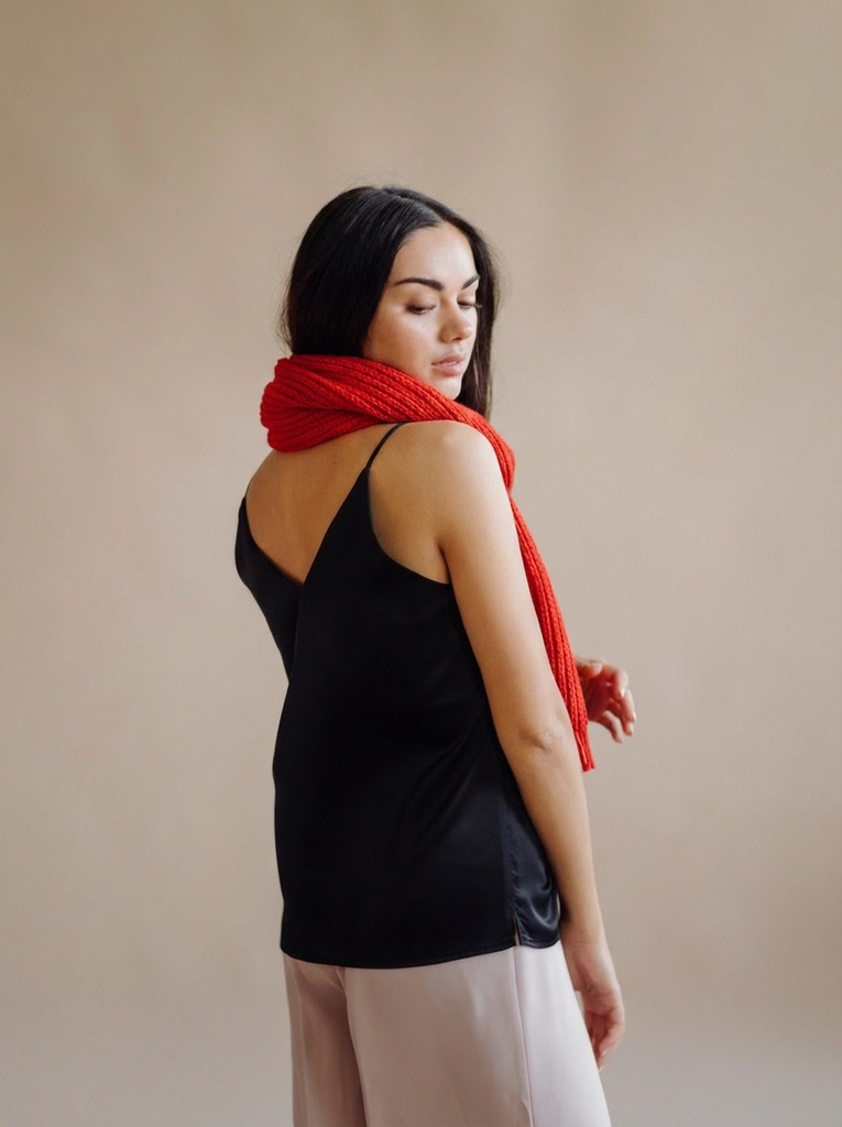 person_04_fashion_portrait_woman__garment_16_generic_adobe.jpg