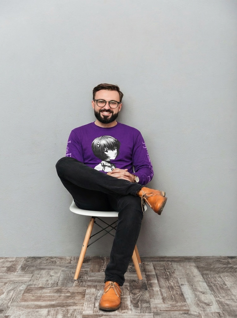 person_05_man_casual_sitting__garment_06_longsleeve_flagstuff.jpg