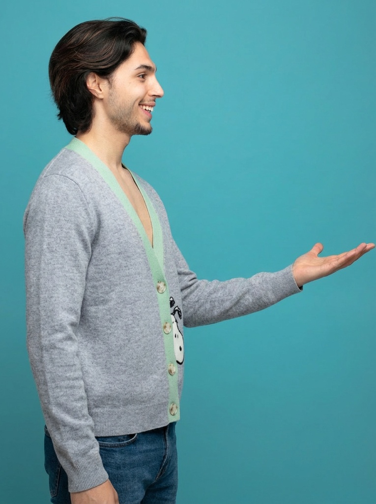 person_08_man_profile_blue_bg__garment_08_cardigan_snoopy.jpg
