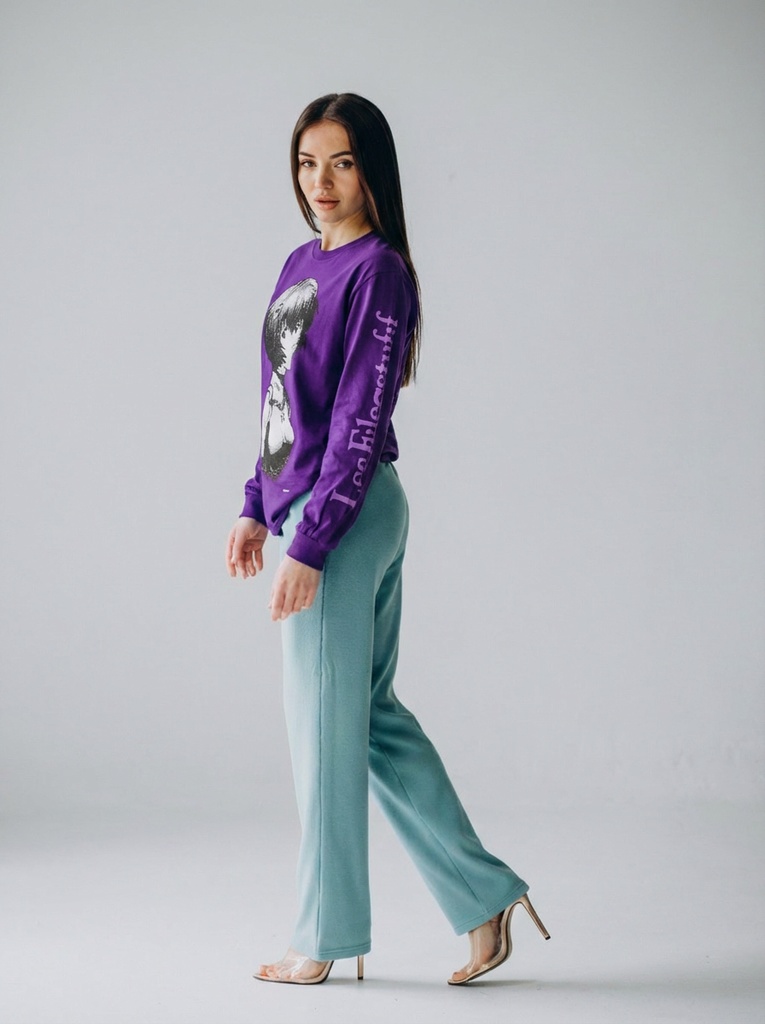 person_10_woman_model__garment_06_longsleeve_flagstuff.jpg