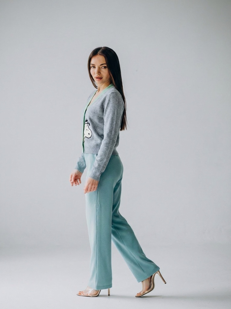 person_10_woman_model__garment_08_cardigan_snoopy.jpg
