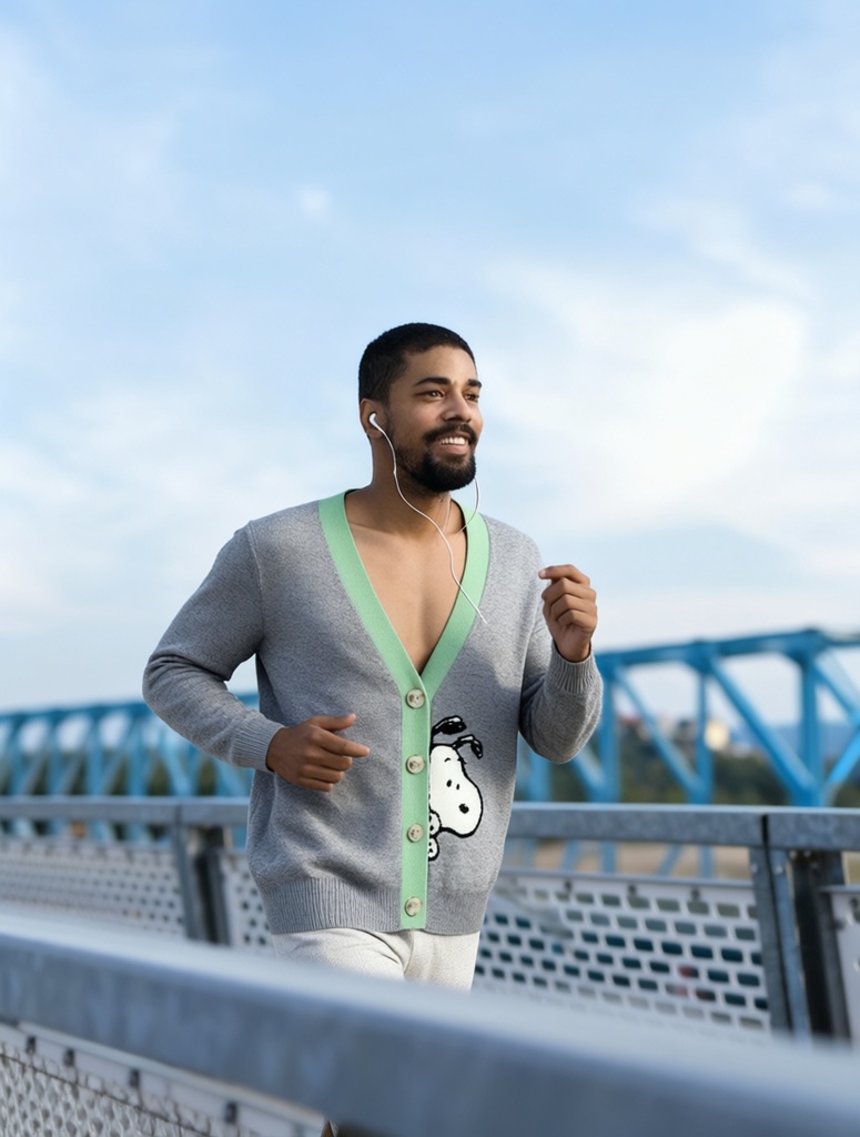 person_01_athlete_running__garment_08_cardigan_snoopy.jpg