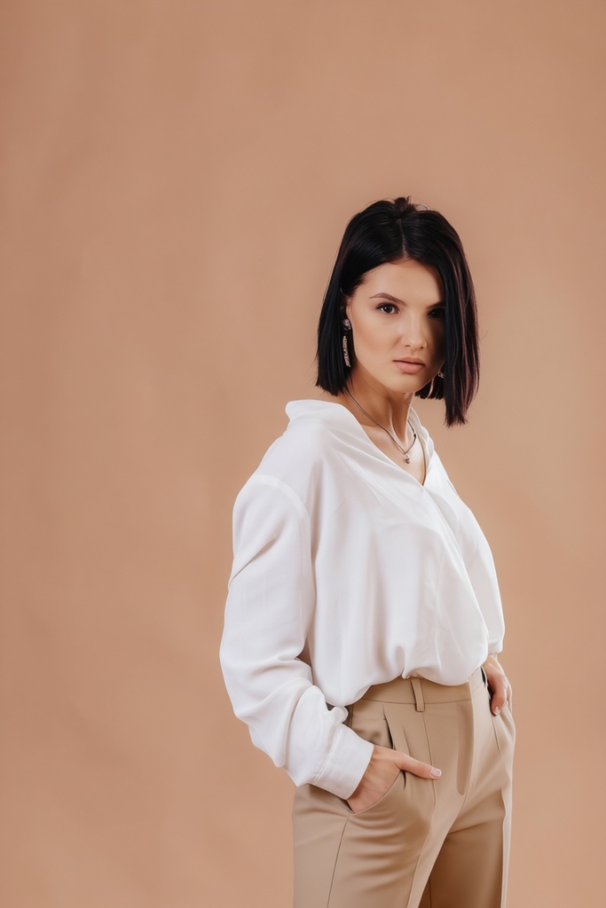 person_02_business_woman_cream__garment_01_pants_beige.jpg