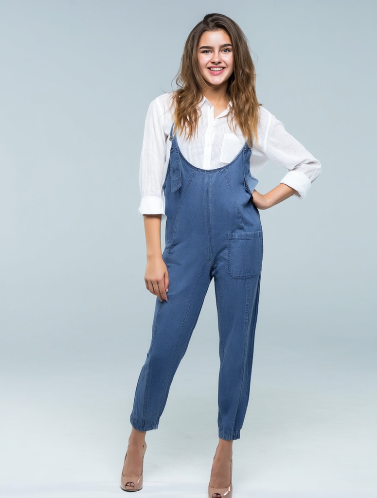 person_03_business_woman_white_bg__garment_02_dungaree_denim.jpg
