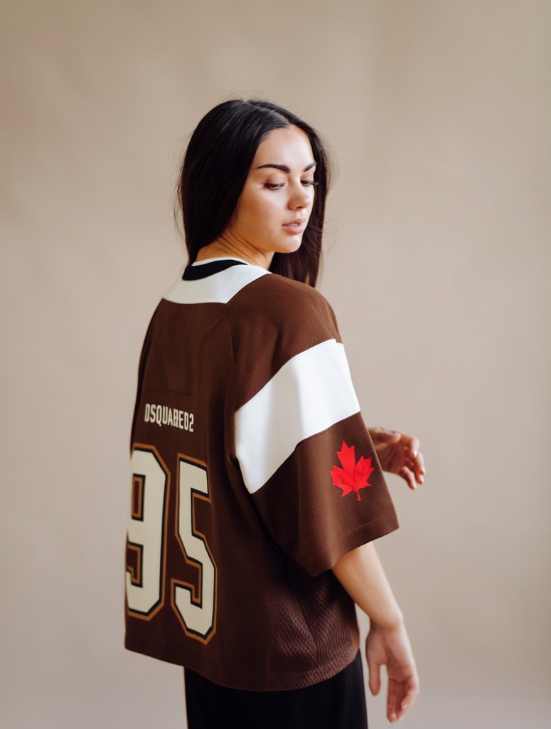 person_04_fashion_portrait_woman__garment_07_jersey_dsquared.jpg