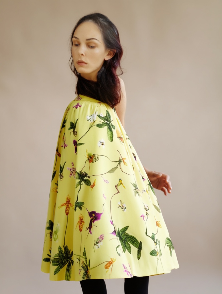 person_04_fashion_portrait_woman__garment_13_skirt_orchid_maxi.jpg