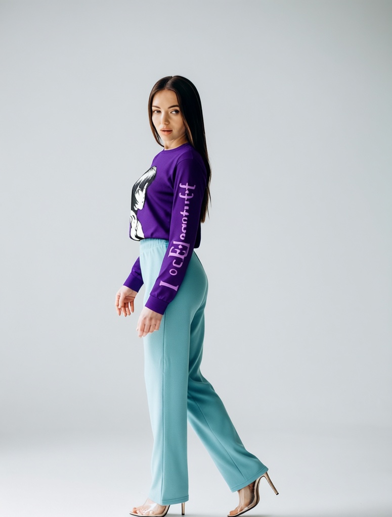 person_10_woman_model__garment_06_longsleeve_flagstuff.jpg