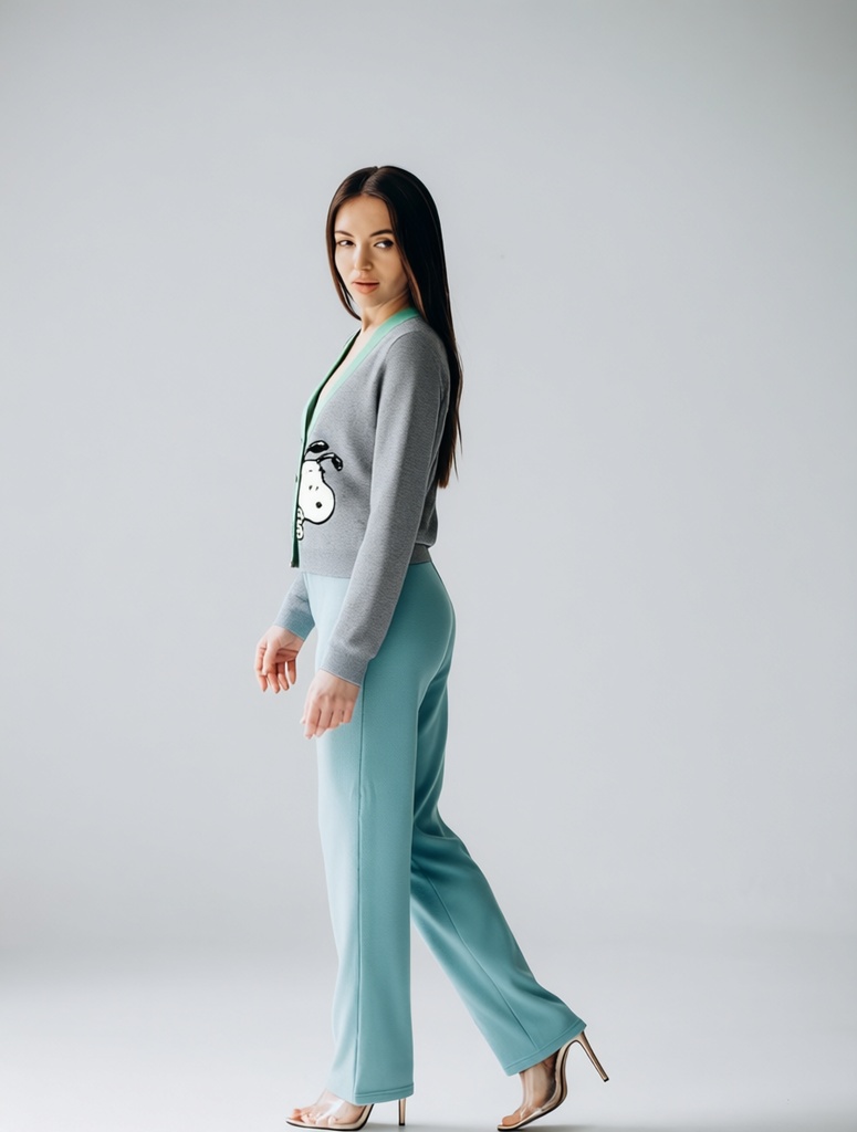 person_10_woman_model__garment_08_cardigan_snoopy.jpg