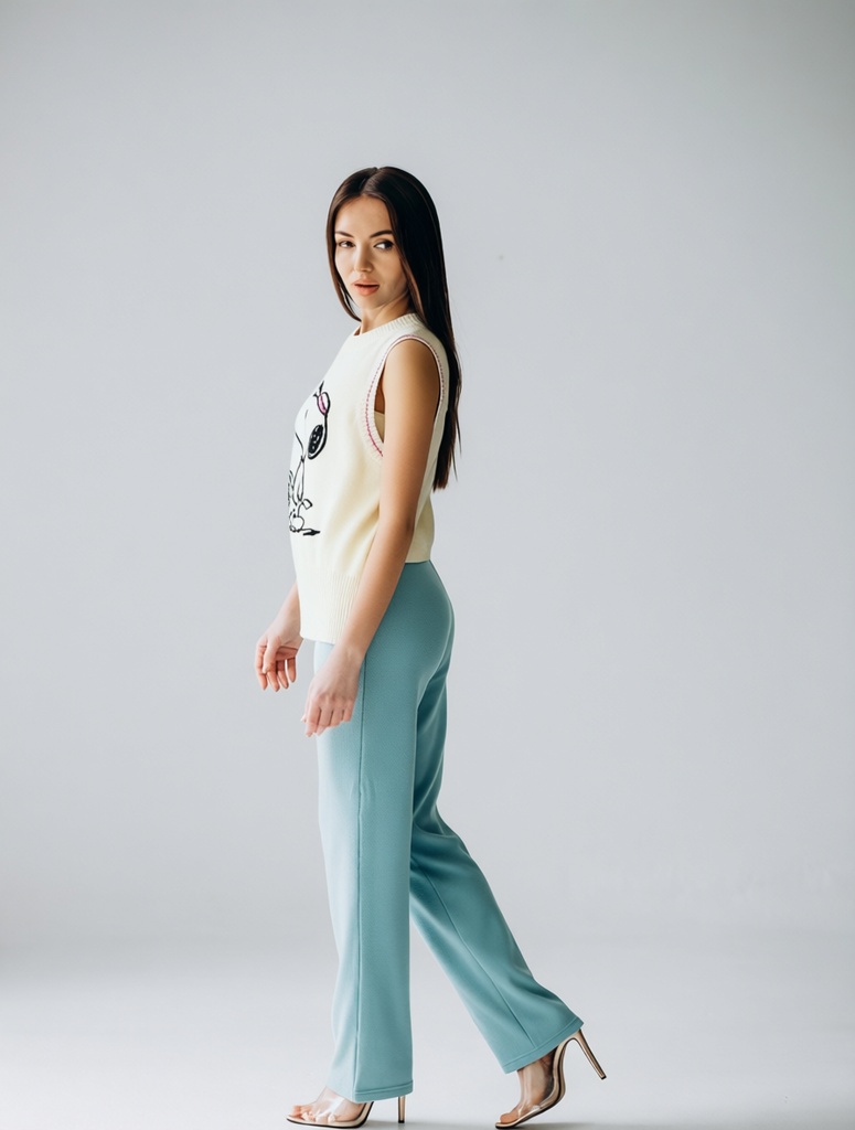 person_10_woman_model__garment_09_vest_snoopy_tennis.jpg